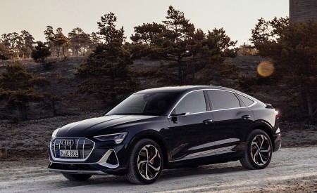 2020 Audi e-tron Sportback (Color: Plasma Blue) Front Three-Quarter Wallpapers 450x275 (43)