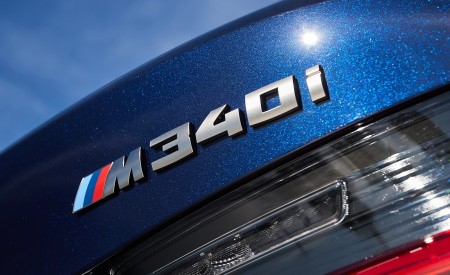 2020 BMW M340i Sedan (Color: Tanzanite Blue Metallic) Badge Wallpapers 450x275 (69)