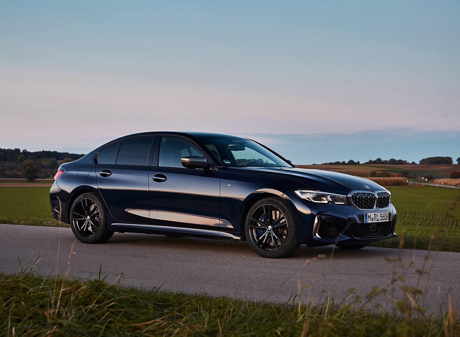 2020 BMW M340i Sedan (Color: Tanzanite Blue Metallic) Front Three-Quarter Wallpapers #26 of 74