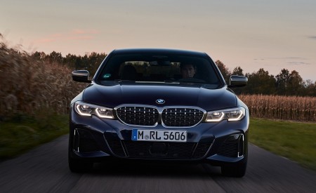 2020 BMW M340i Sedan (Color: Tanzanite Blue Metallic) Front Wallpapers 450x275 (19)