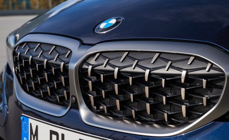 2020 BMW M340i Sedan (Color: Tanzanite Blue Metallic) Grill Wallpapers 450x275 (65)