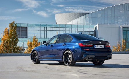 2020 BMW M340i Sedan (Color: Tanzanite Blue Metallic) Rear Three-Quarter Wallpapers 450x275 (46)