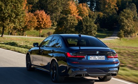 2020 BMW M340i Sedan (Color: Tanzanite Blue Metallic) Rear Three-Quarter Wallpapers 450x275 (31)