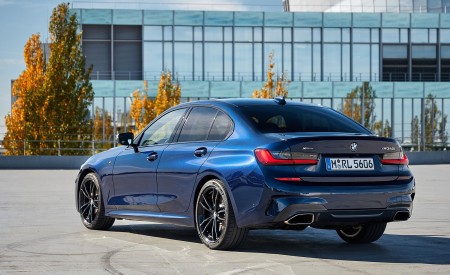 2020 BMW M340i Sedan (Color: Tanzanite Blue Metallic) Rear Three-Quarter Wallpapers 450x275 (43)