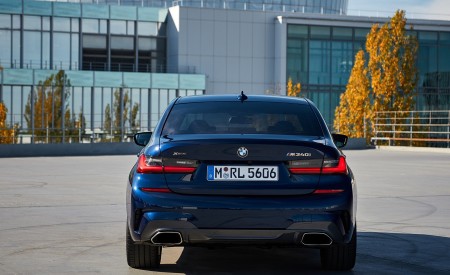 2020 BMW M340i Sedan (Color: Tanzanite Blue Metallic) Rear Wallpapers 450x275 (42)