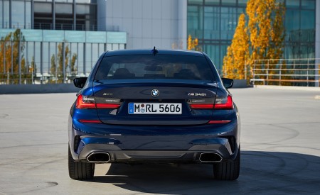 2020 BMW M340i Sedan (Color: Tanzanite Blue Metallic) Rear Wallpapers 450x275 (41)