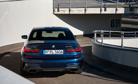 2020 BMW M340i Sedan (Color: Tanzanite Blue Metallic) Rear Wallpapers 450x275 (40)