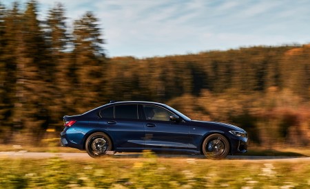 2020 BMW M340i Sedan (Color: Tanzanite Blue Metallic) Side Wallpapers 450x275 (24)