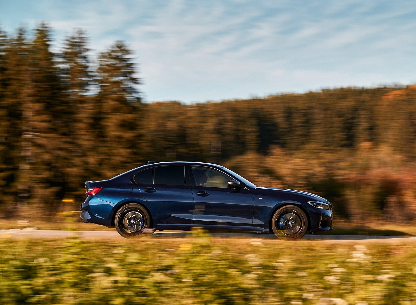 2020 BMW M340i Sedan (Color: Tanzanite Blue Metallic) Side Wallpapers #24 of 74