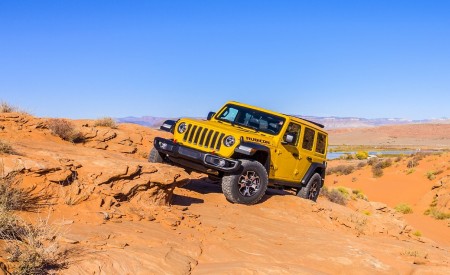 2020 Jeep Wrangler Rubicon EcoDiesel Front Three-Quarter Wallpapers 450x275 (72)