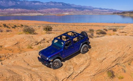 2020 Jeep Wrangler Rubicon EcoDiesel Front Three-Quarter Wallpapers 450x275 (27)