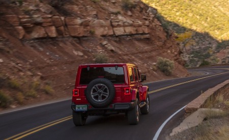 2020 Jeep Wrangler Sahara EcoDiesel Rear Wallpapers 450x275 (107)