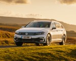 2020 Volkswagen Passat GTE Advance Estate (UK-Spec Plug-In Hybrid) Front Three-Quarter Wallpapers 150x120