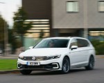 2020 Volkswagen Passat GTE Advance Estate (UK-Spec Plug-In Hybrid) Front Three-Quarter Wallpapers 150x120