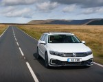 2020 Volkswagen Passat GTE Advance Estate (UK-Spec Plug-In Hybrid) Front Wallpapers 150x120