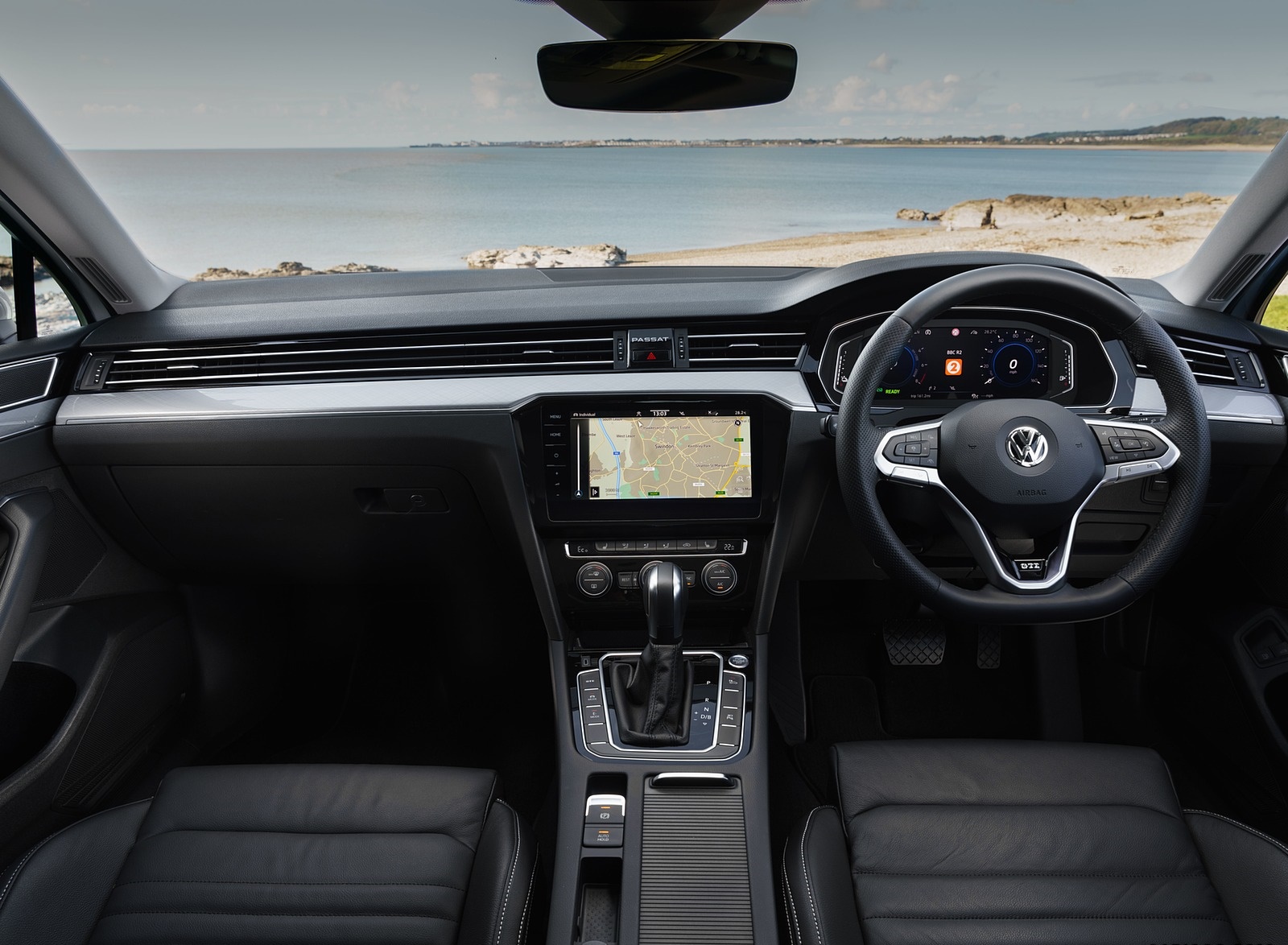 2020 Volkswagen Passat GTE Advance Estate (UK-Spec Plug-In Hybrid) Interior Cockpit Wallpapers #21 of 28
