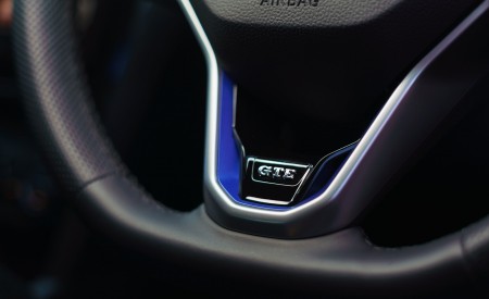 2020 Volkswagen Passat GTE Advance Estate (UK-Spec Plug-In Hybrid) Interior Detail Wallpapers 450x275 (22)