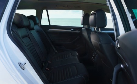 2020 Volkswagen Passat GTE Advance Estate (UK-Spec Plug-In Hybrid) Interior Rear Seats Wallpapers 450x275 (24)