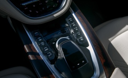 2021 Aston Martin DBX Central Console Wallpapers 450x275 (73)