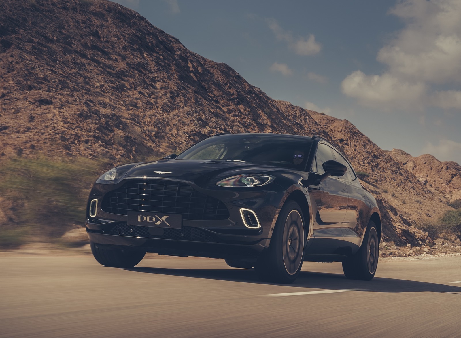 2021 Aston Martin DBX Front Three-Quarter Wallpapers #30 of 122