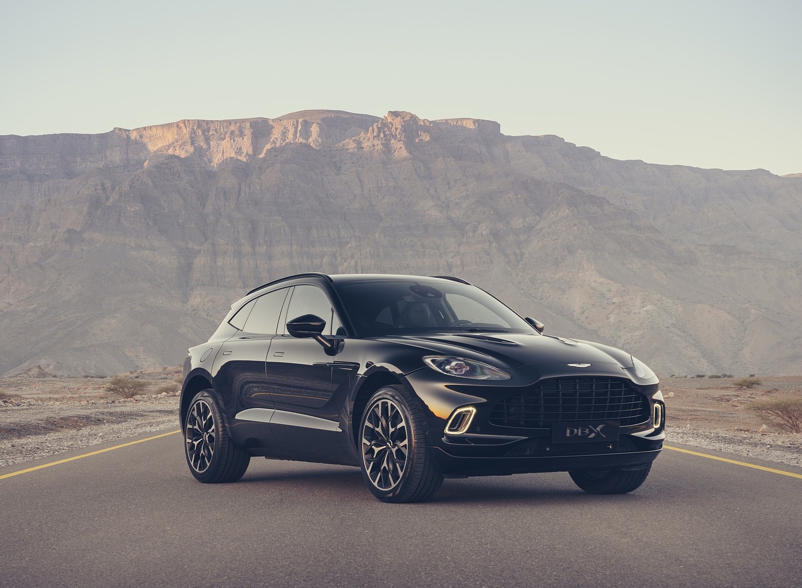 2021 Aston Martin DBX Front Three-Quarter Wallpapers #53 of 122