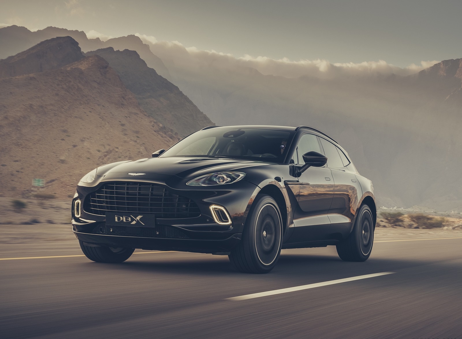 2021 Aston Martin DBX Front Three-Quarter Wallpapers (3)