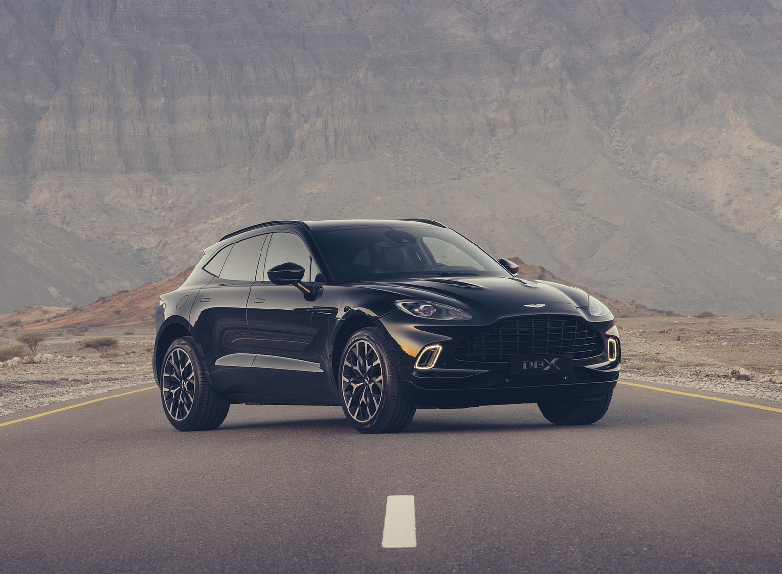 2021 Aston Martin DBX Front Three-Quarter Wallpapers #59 of 122