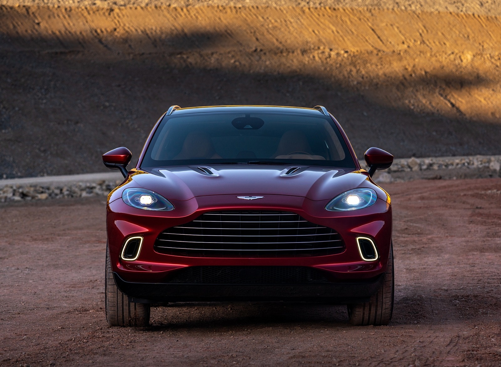 2021 Aston Martin DBX Front Wallpapers #98 of 122