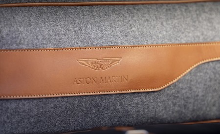 2021 Aston Martin DBX Interior Detail Wallpapers 450x275 (114)