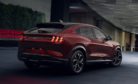 2021 Ford Mustang Mach-E Electric SUV Rear Three-Quarter Wallpapers 450x275 (47)