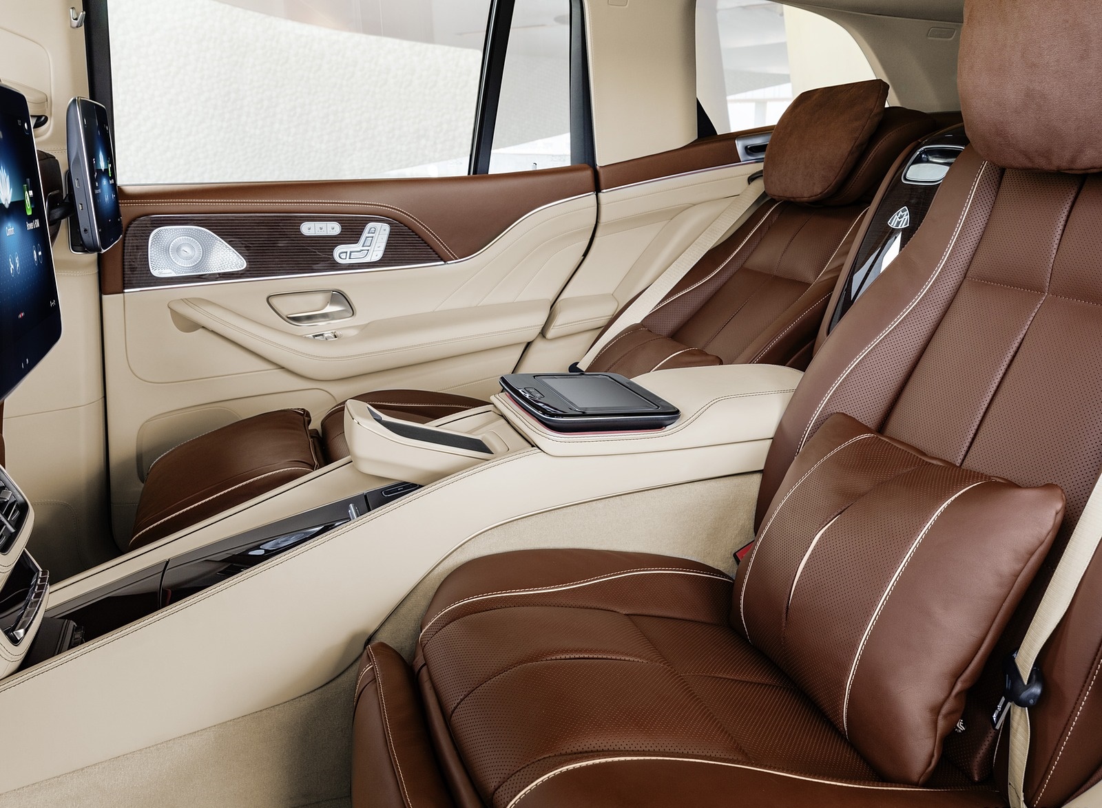 2021 Mercedes-Maybach GLS 600 Exclusive nappa leather mahogany or macchiato Interior Rear Seats Wallpapers #115 of 142