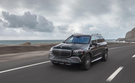 2021 Mercedes-Maybach GLS 600 (US-Spec) Front Three-Quarter Wallpapers 450x275 (3)