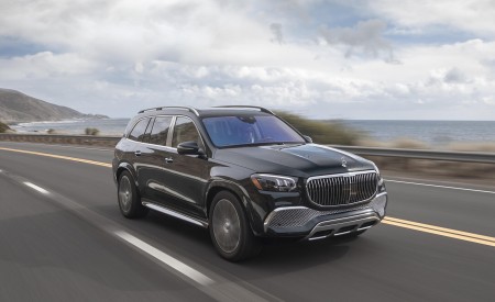 2021 Mercedes-Maybach GLS 600 (US-Spec) Front Three-Quarter Wallpapers 450x275 (5)
