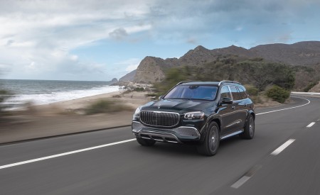 2021 Mercedes-Maybach GLS 600 (US-Spec) Front Three-Quarter Wallpapers 450x275 (8)