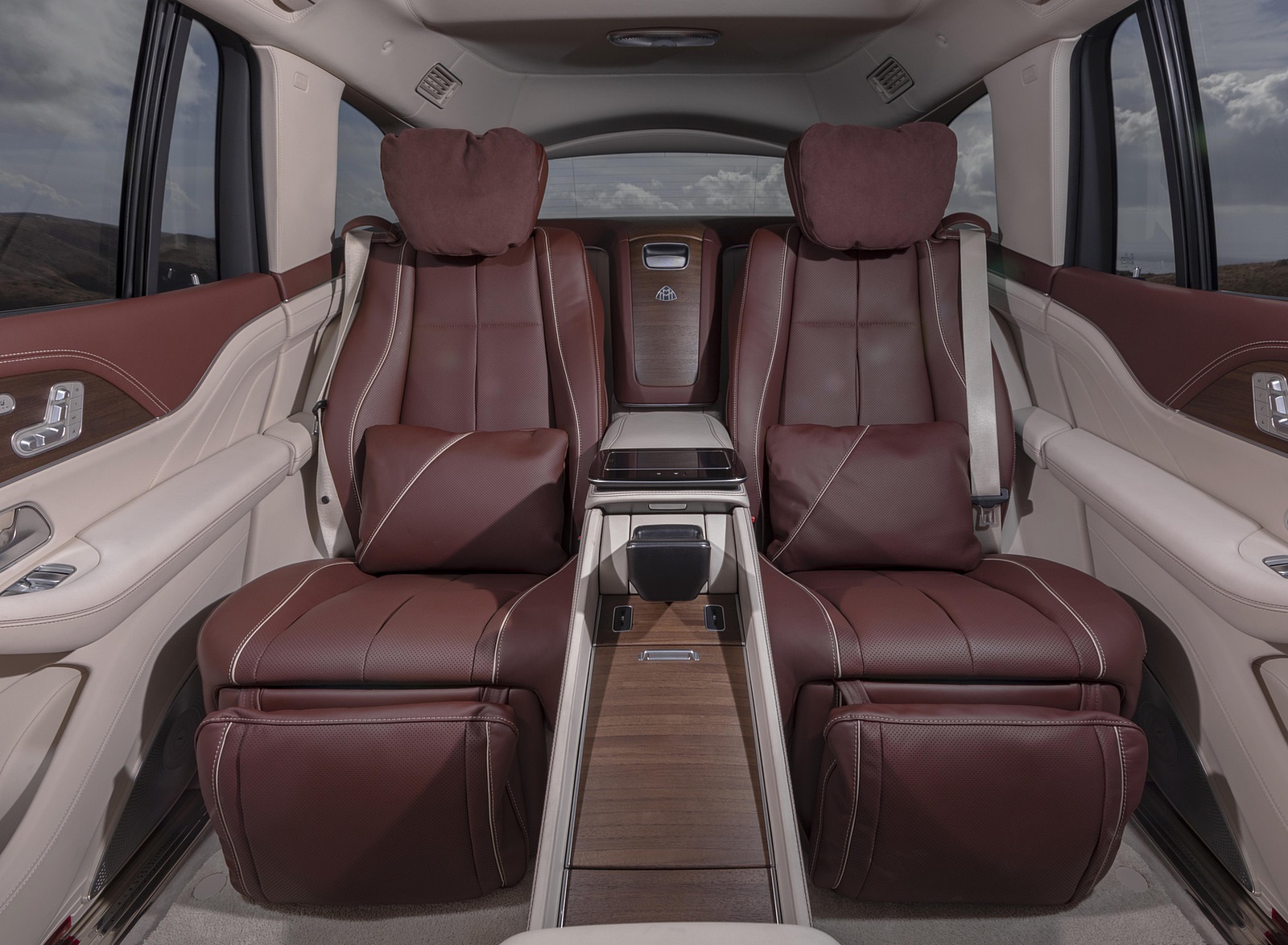 2021 Mercedes-Maybach GLS 600 (US-Spec) Interior Rear Seats Wallpapers #79 of 142