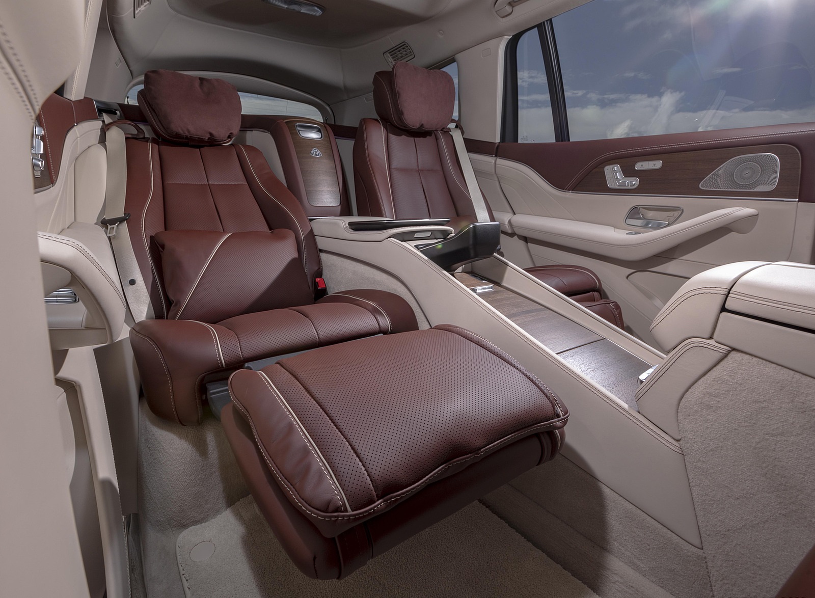 2021 Mercedes-Maybach GLS 600 (US-Spec) Interior Rear Seats Wallpapers #80 of 142
