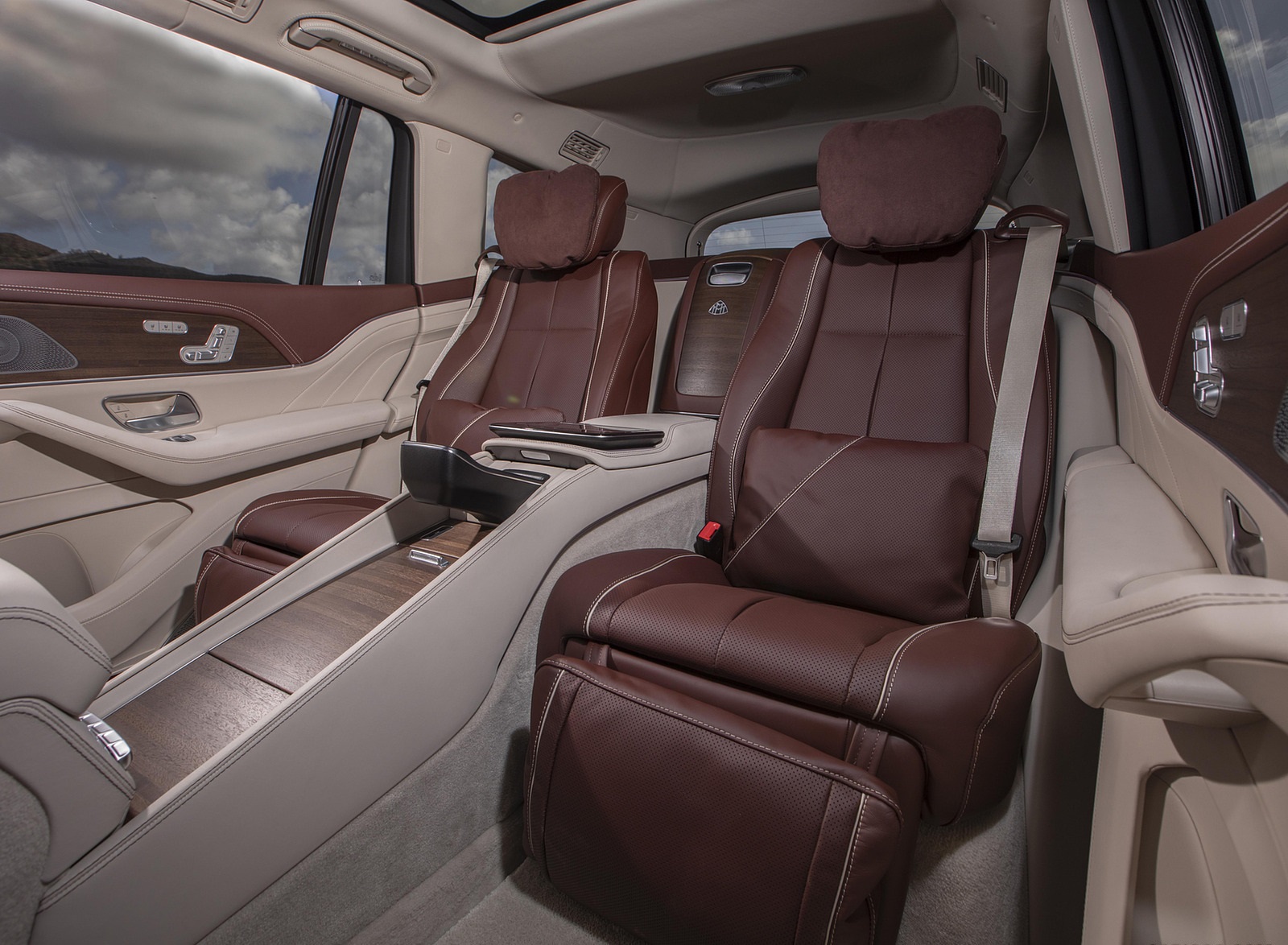 2021 Mercedes-Maybach GLS 600 (US-Spec) Interior Rear Seats Wallpapers #82 of 142