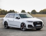 2020 Audi Q7 TFSI e quattro Plug-In Hybrid (Color: Glacier White) Front Three-Quarter Wallpapers 150x120