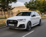 2020 Audi Q7 TFSI e quattro Plug-In Hybrid (Color: Glacier White) Front Three-Quarter Wallpapers 150x120 (1)