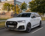 2020 Audi Q7 TFSI e quattro Plug-In Hybrid (Color: Glacier White) Front Three-Quarter Wallpapers 150x120