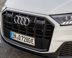 2020 Audi Q7 TFSI e quattro Plug-In Hybrid (Color: Glacier White) Grill Wallpapers 150x120