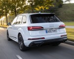 2020 Audi Q7 TFSI e quattro Plug-In Hybrid (Color: Glacier White) Rear Three-Quarter Wallpapers 150x120 (8)