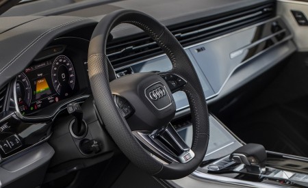 2020 Audi Q7 TFSI e quattro Plug-In Hybrid Interior Wallpapers 450x275 (41)