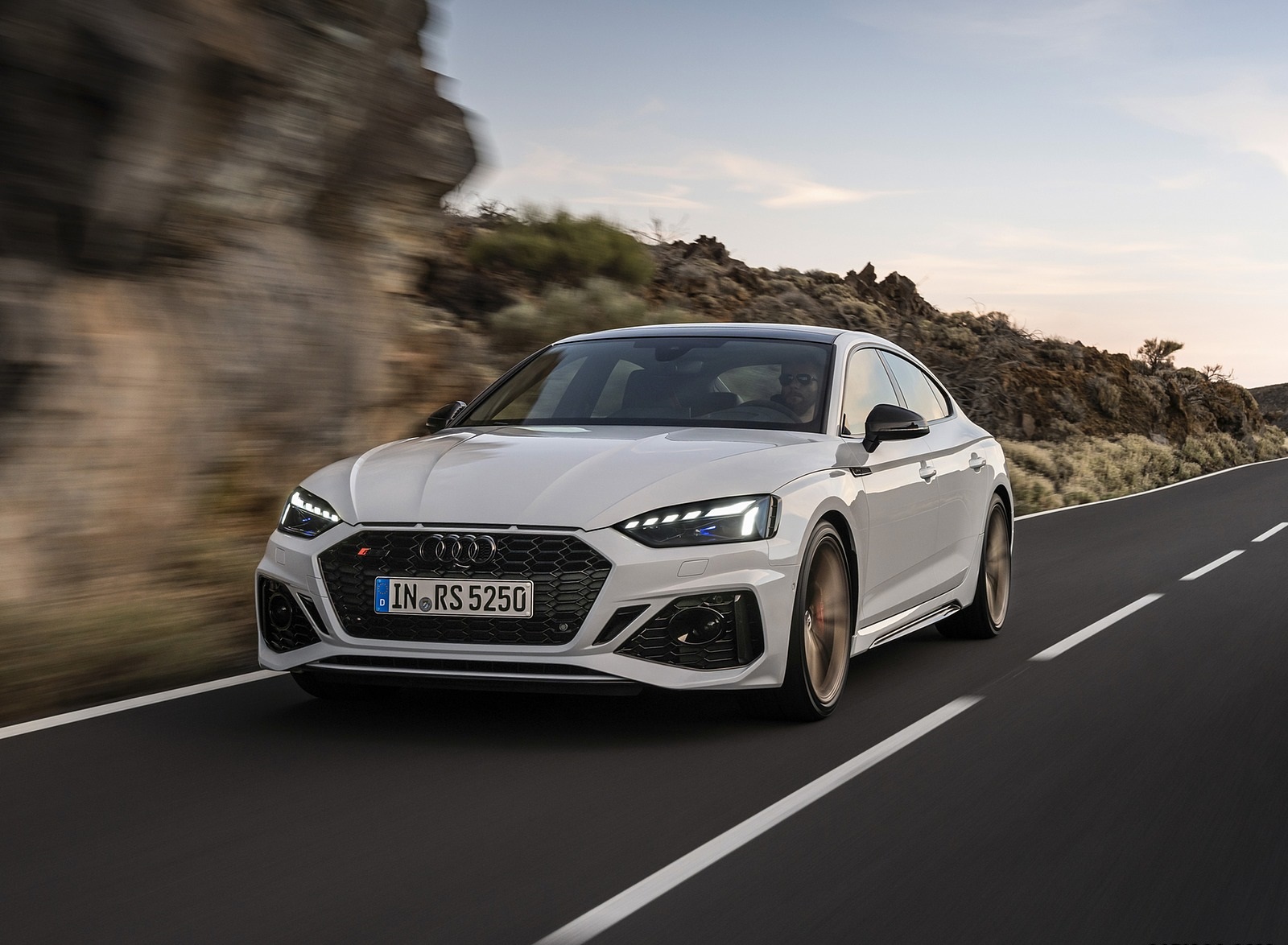 2020 Audi RS 5 Sportback (Color: Glacier White) Front Three-Quarter Wallpapers #43 of 76