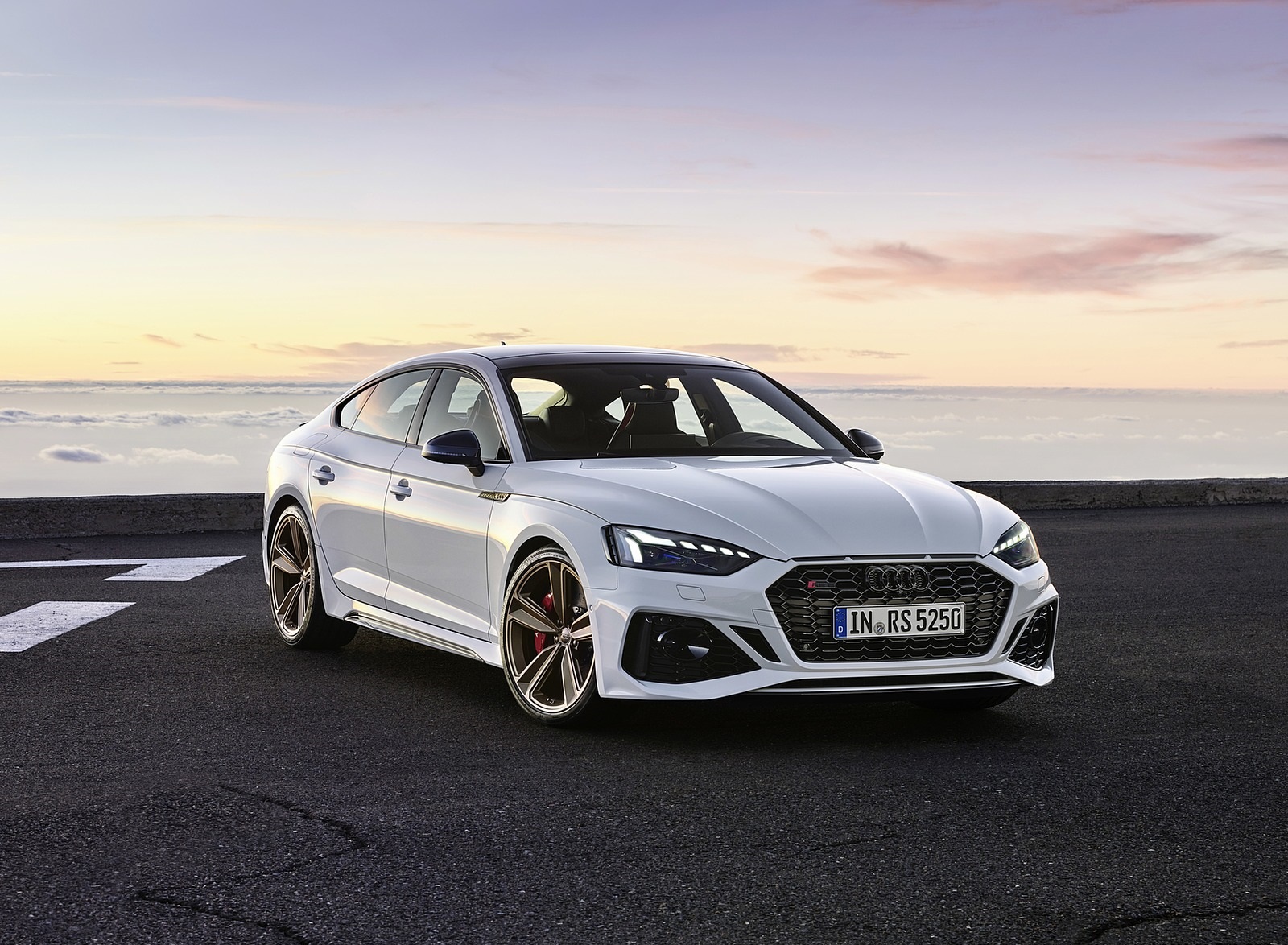 2020 Audi RS 5 Sportback (Color: Glacier White) Front Three-Quarter Wallpapers #48 of 76