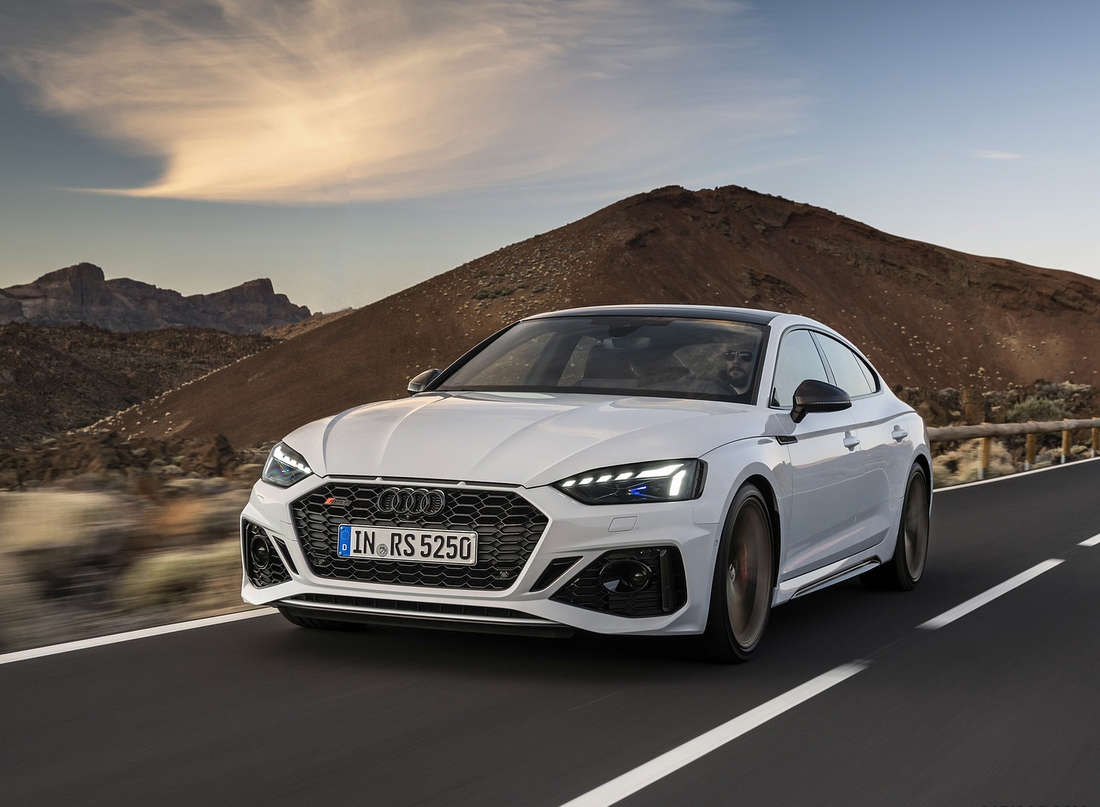 2020 Audi RS 5 Sportback (Color: Glacier White) Front Three-Quarter Wallpapers #40 of 76