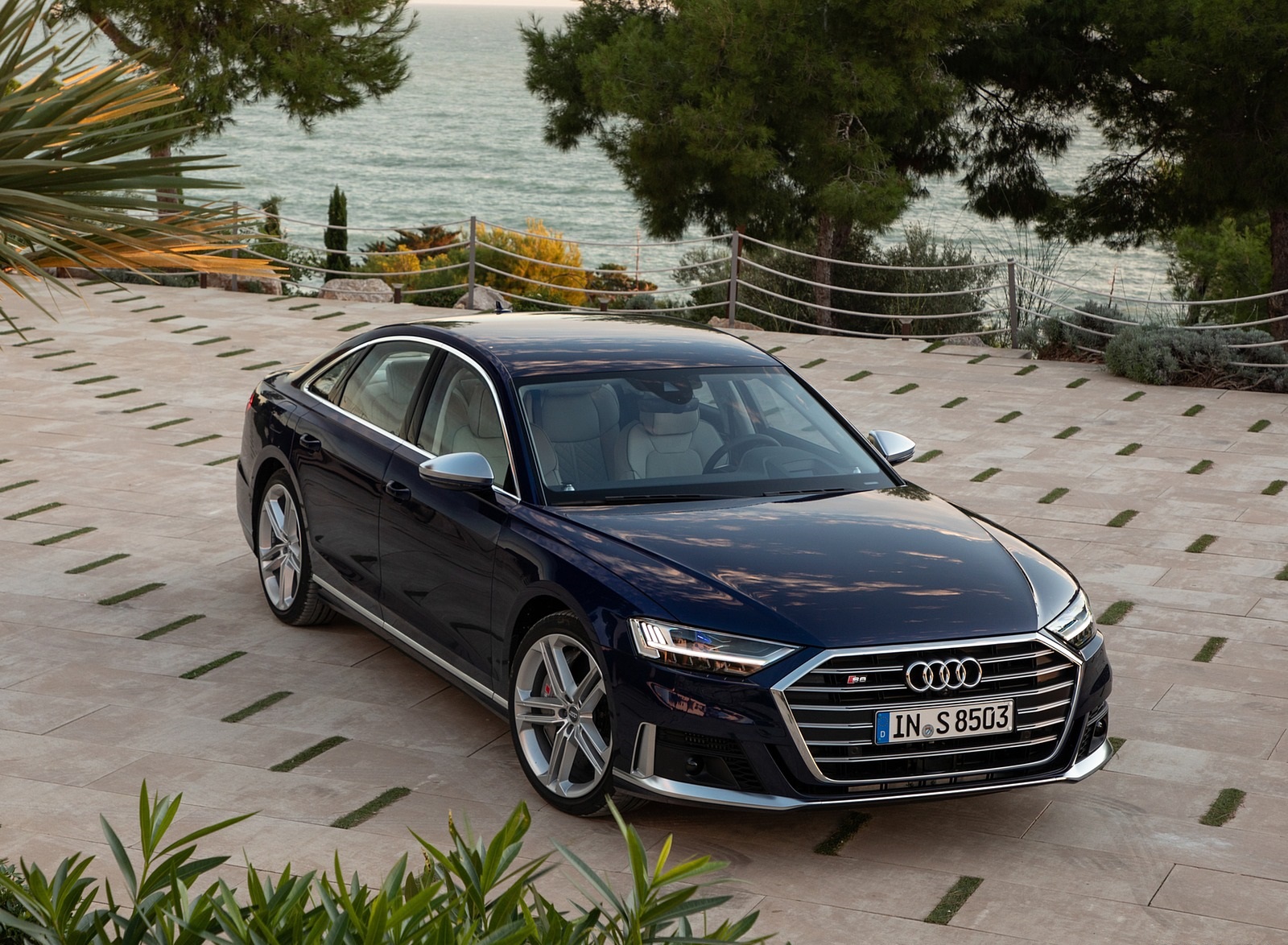 2020 Audi S8 (Color: Navarra Blue) Front Three-Quarter Wallpapers #44 of 189