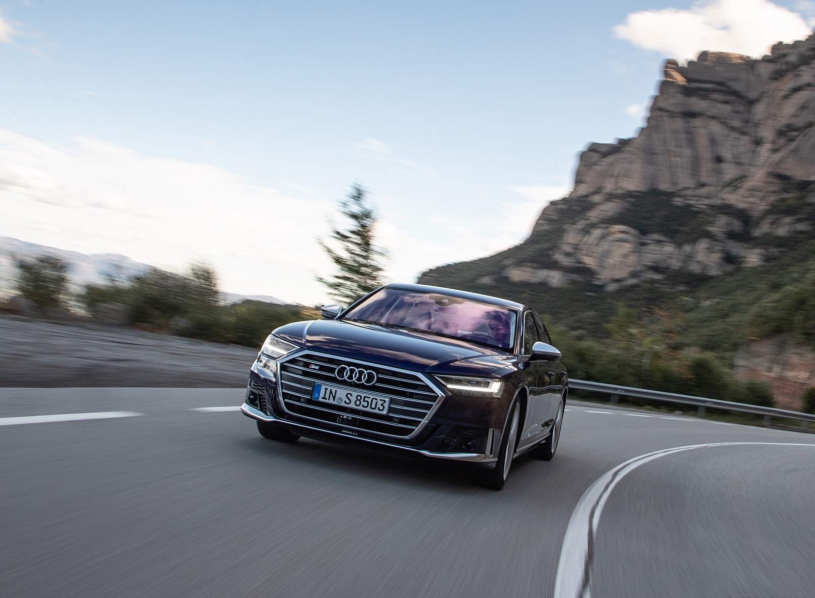 2020 Audi S8 (Color: Navarra Blue) Front Wallpapers (6)