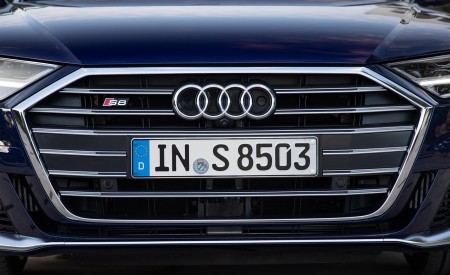 2020 Audi S8 (Color: Navarra Blue) Grill Wallpapers 450x275 (62)