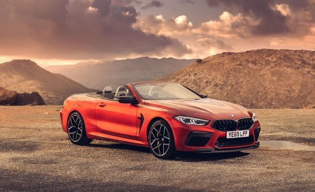2020 BMW M8 Competition Convertible (UK-Spec) Front Three-Quarter Wallpapers 450x275 (15)